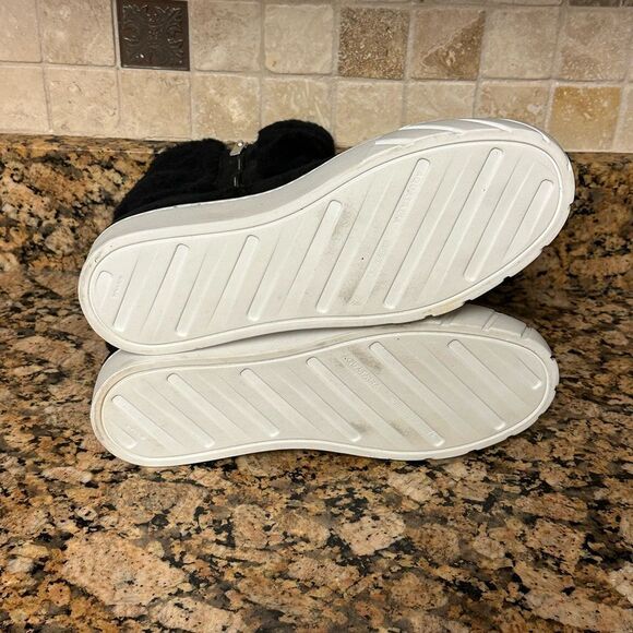 Aquatalia Size 10 Black Nelle Suede & Shearling Bootie NWT - Picture 5 of 6